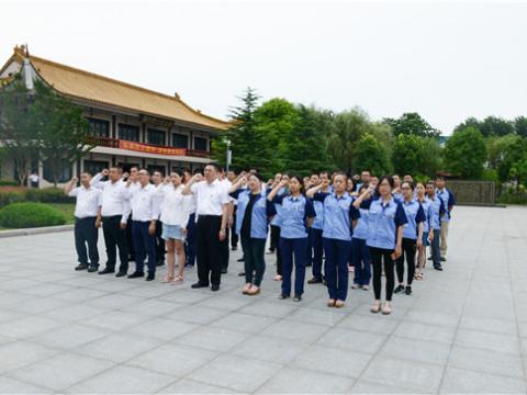 重温入党誓词   思念英雄先烈——彩神集团党总支部组织全体党员开展党建运动