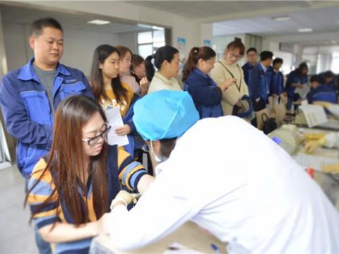 志同道合手牵手 献血救人心连心——彩神集团2018年无偿献血运动
